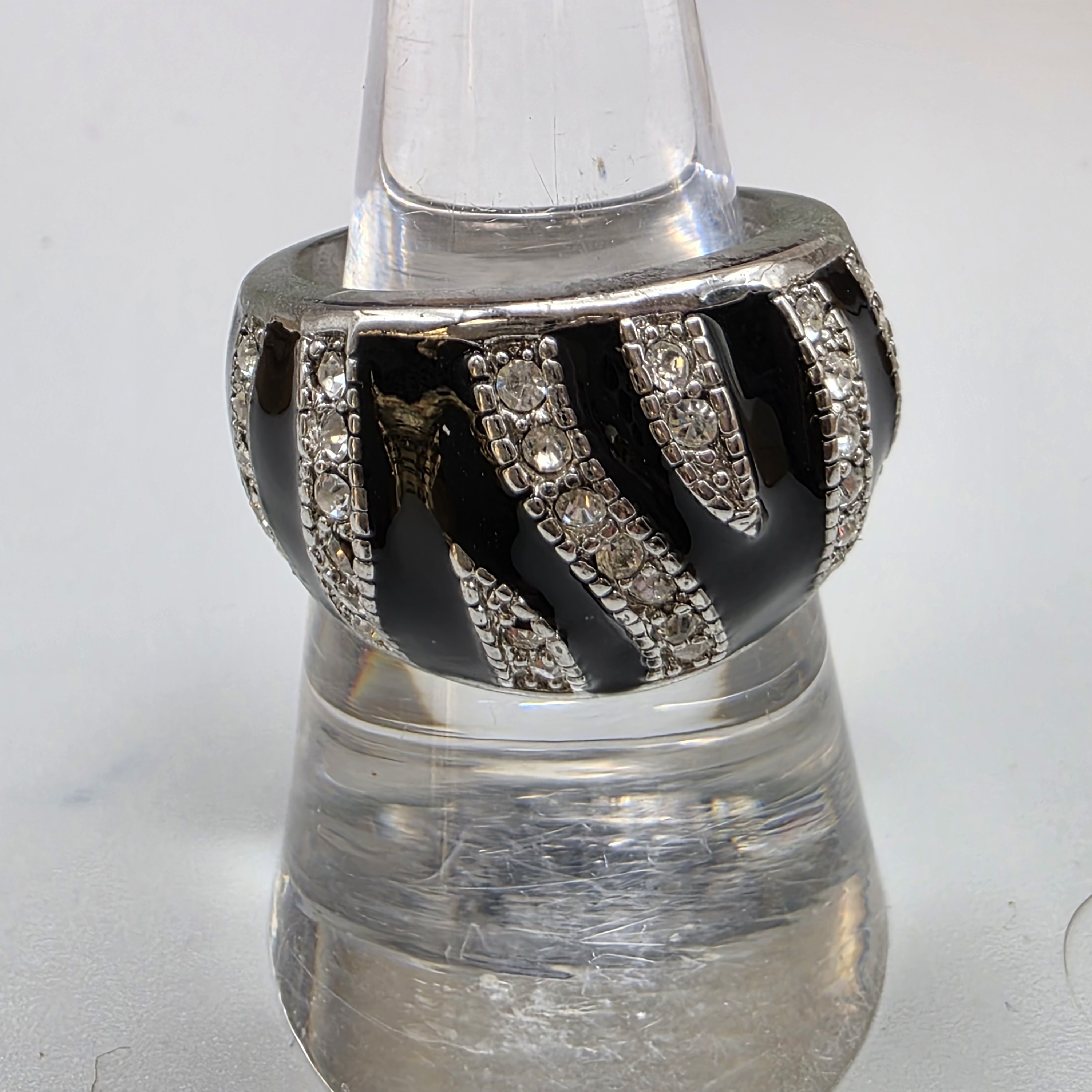 Elegant Black And Silver Women's Ring (729)